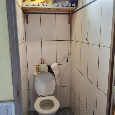 House 6 To 8 People *